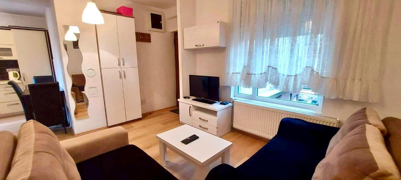 Bright & Lovely Apartment In The City Center Pristina Exterior photo